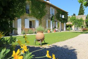 Très belle maison avec terrasse donnant sur une cour intérieure